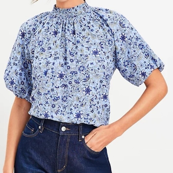 LOFT Tops - LOFT Floral Blue petite bubble sleeve floral blouse- size MP